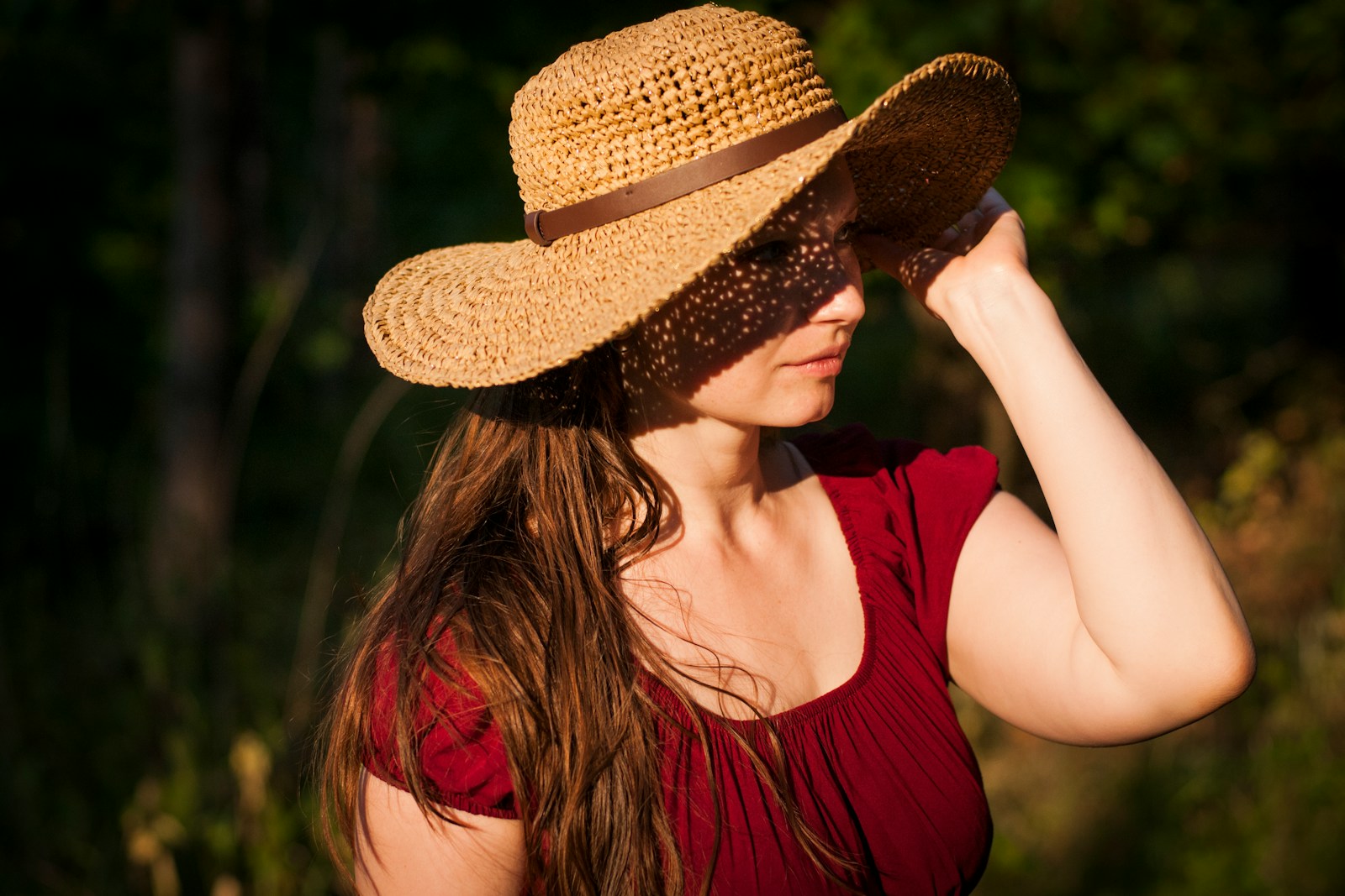 The Gardening Hat: A Simple Tool That Changes Every Day in the Sun